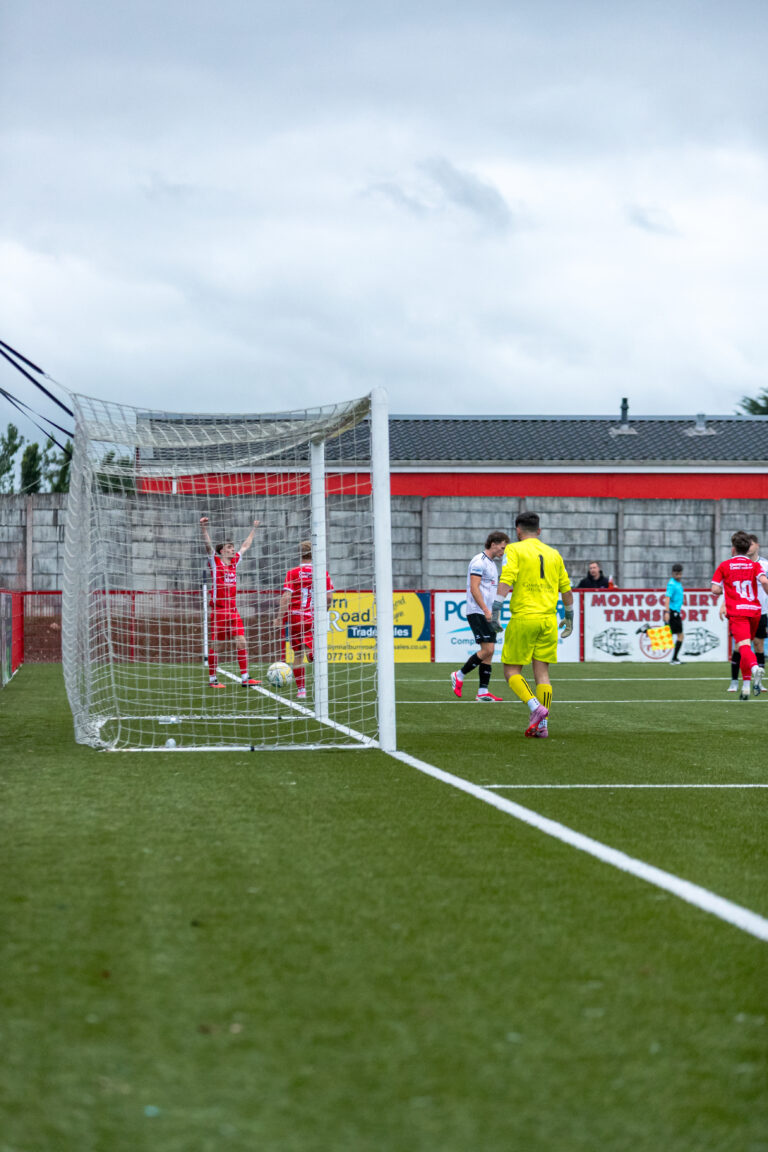 Blistering first-half sees Comrades overwhelm Banbridge