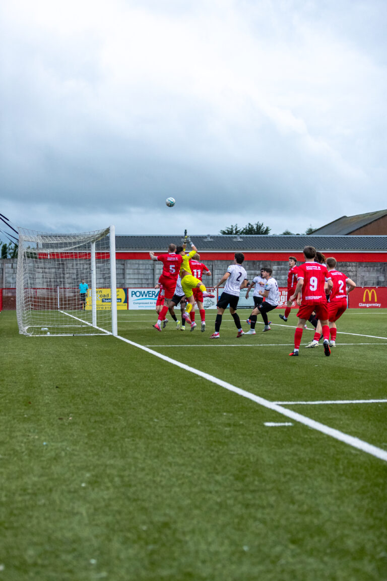 Blistering first-half sees Comrades overwhelm Banbridge
