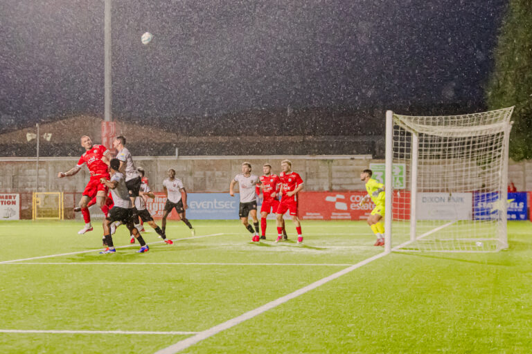 Blistering first-half sees Comrades overwhelm Banbridge