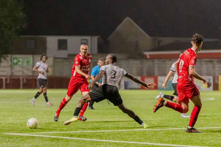 Blistering first-half sees Comrades overwhelm Banbridge