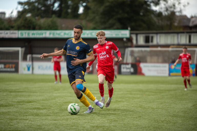 Comrades fight back to secure point against Sunnyside