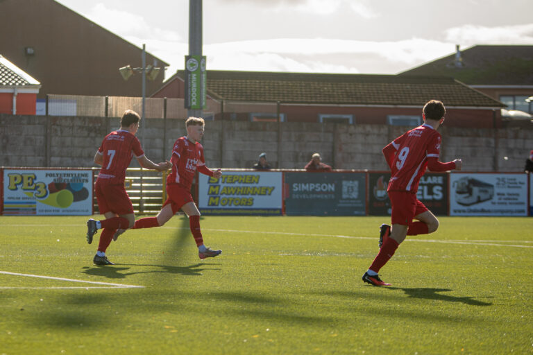 Comrades fight back to secure point against Sunnyside