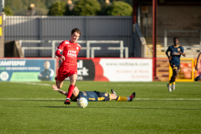 Comrades fight back to secure point against Sunnyside