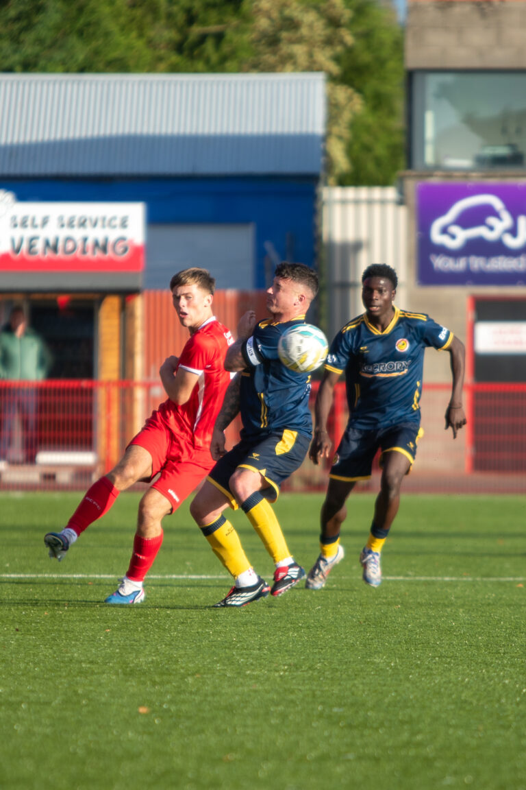 Comrades fight back to secure point against Sunnyside